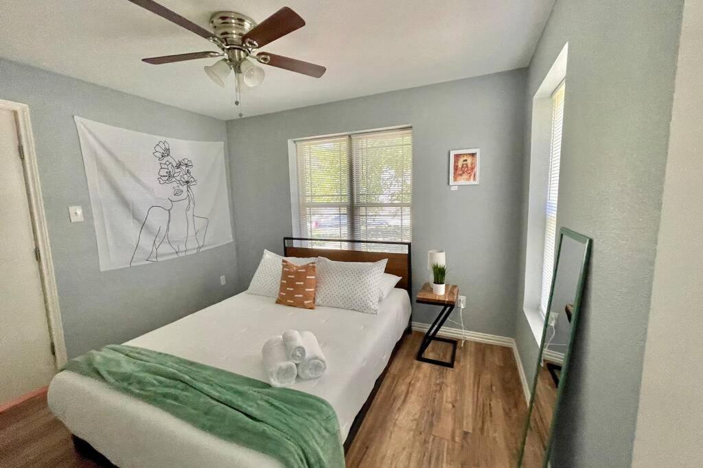 **Min Frm Dwntwn Fort Worth*Modern*Cozy*Townhome** Екстер'єр фото