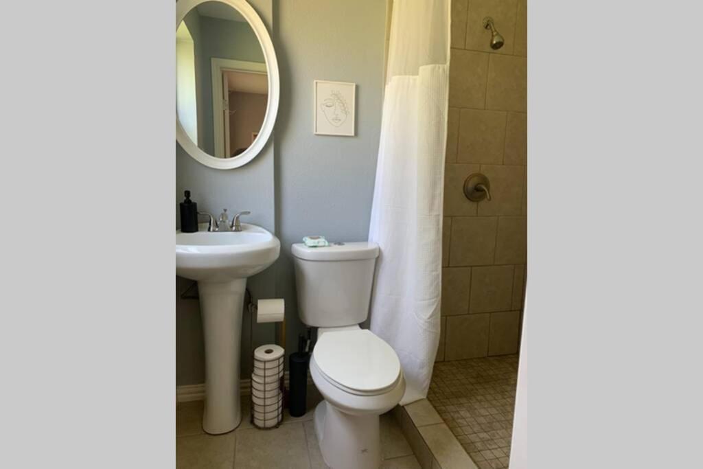 **Min Frm Dwntwn Fort Worth*Modern*Cozy*Townhome** Екстер'єр фото